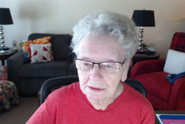 83岁《老滚5》奶奶将减产视频：键盘侠指点太烦人
